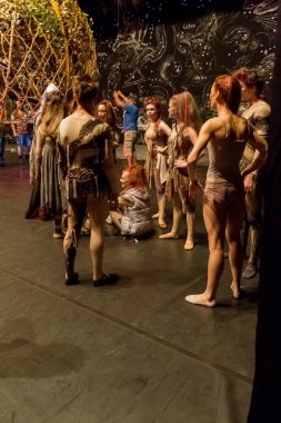 Odessa, Ukrayna - 2 Haziran 2013: Oyuncular kostümlü prova bale Odessa Bale Tiyatrosu sahne alanı'nda 