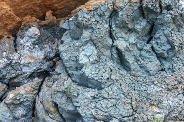 Mavi kil jeolojik birikintisi. Mavi kil nadir bulunan doğal bir kozmetiktir. Elmas depozitosunun bir işareti olan mavi kil elmas kimberlit boruyla ilişkilidir. Doğal jeolojik zenginlik