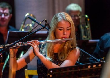 Odessa, Ukrayna 9 Eylül 2018: Müzikal gösteri, çeşitli Senfoni Orkestrası Odessa Ulusal Opera ve Bale Tiyatrosu sahnesinde. Orkestra Enstrümanları müzisyenler sahne tiyatro sahne,