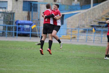 Odessa, Ukrayna - 29 Eylül 2018: Final Oyunları Şampiyonası Ukrayna'nın en güçlü takımları Rugby-7. Rugby topu alan üzerinde. Rugby topu için ağır mücadele sahip. Takım sporcular oyuncular sahada