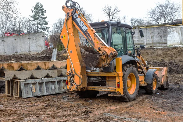 Odessa Ucrânia Abril Trabalhadores Construção Ucraniana Derramando Cimento Sobre Ciclo — Fotografia de Stock