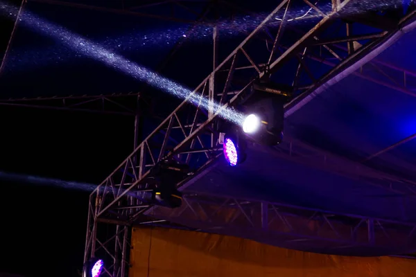Luci Vedono Laser Show Party Del Nightclub Usano Musica Ballano — Foto Stock