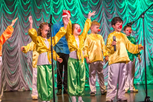 Odessa Ucraina Dicembre 2015 Gruppi Musicali Bambini Che Cantano Ballano — Foto Stock