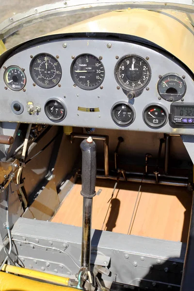 乌克兰奥德萨 年轻的单次运动飞机在港口机场 小型飞机展示会 现代航空技术 — 图库照片