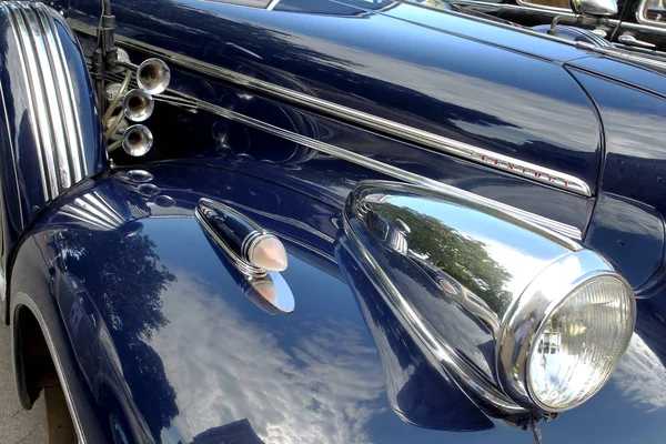 Odessa, Ukrayna - 10 Haziran 2011: geleneksel sergi geri efsanevi lüks retro otomobil, sanat, odessa, Ukrayna potemkin merdivenleri 10 Haziran 2011 tarihinde dünyanın her yerinden en iyi örnekleri.