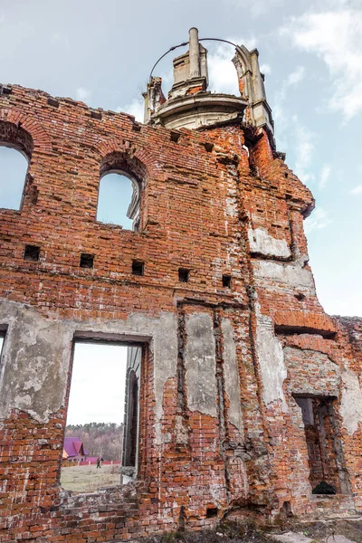 Jitomir, Ukrayna bir antik kale Tereshchenko toprak kalıntıları. 20. yüzyılın başlarında Rusya Devrimi sırasında proletaryanın Vandallar tarafından yok güzel eski kale. Vandalizm ve İklim erozyon kaleden daha da imha