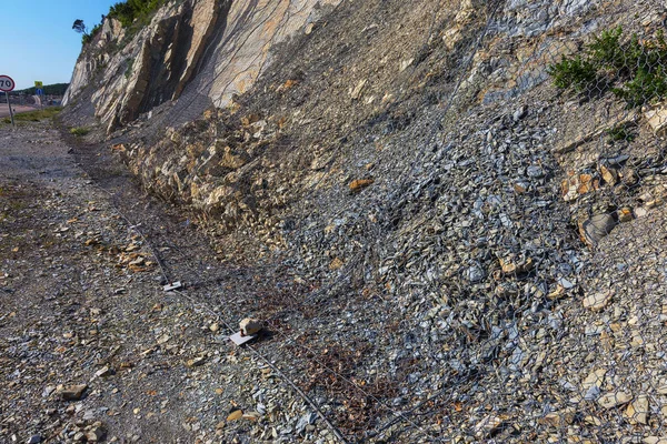 Fortalecimiento Pendientes Montaña Peligrosas Las Proximidades Carretera Con Malla Metálica —  Fotos de Stock