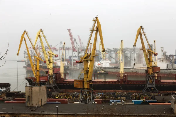 Odessa Ukraine March 2018 Pelabuhan Industri Komersial Laut Dalam Kabut — Stok Foto