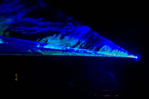 乌克兰奥德萨 2017年8月5日 灯光显示 激光表演 夜总会 派对使用音乐 明亮的灯光舞声 俱乐部夜灯 派对俱乐部 与汽车的烟雾和灯光 — 图库照片