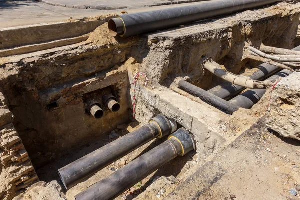 乌克兰奥德萨 2017年 修复城市供水 更换塑料管上生锈的旧金属管道 城市工程网络的现代新技术 城市输水管道 — 图库照片