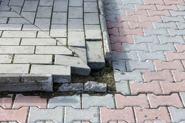 Beschadigde Asfaltweg Met Kuilen Veroorzaakt Door Cycli Bevriezen Ontdooien Winter — Stockfoto