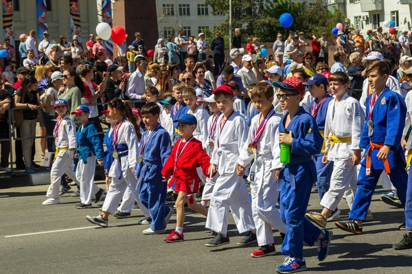 Novorossiysk Rusko Května 2018 Prvomájové Demonstrace Mír Práce Května Lidé — Stock fotografie