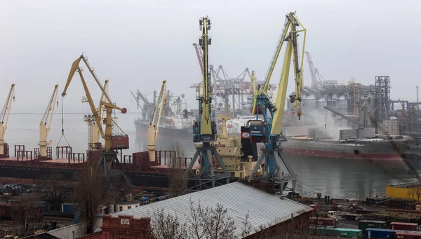 Odessa Ukraine March 2018 Pelabuhan Industri Komersial Laut Dalam Kabut — Stok Foto