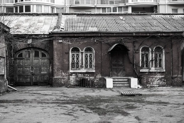 Zavallı Mahallesi Eski Ahşap Kapı Eski Vintage Eski Bir Duvar — Stok fotoğraf