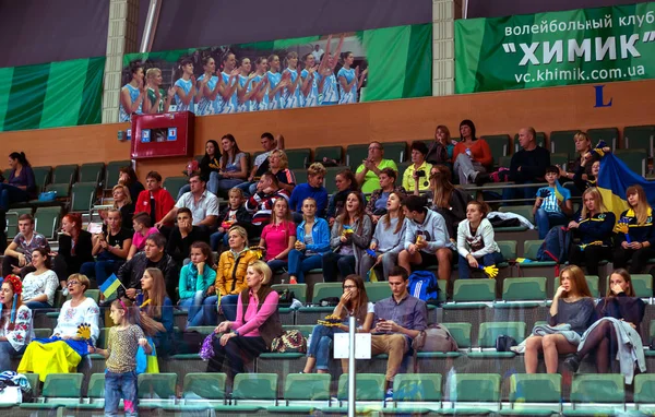 Odessa Oekraïne September 2016 Toeschouwers Tribunes Tijdens Het Vrouwen Volleybal — Stockfoto