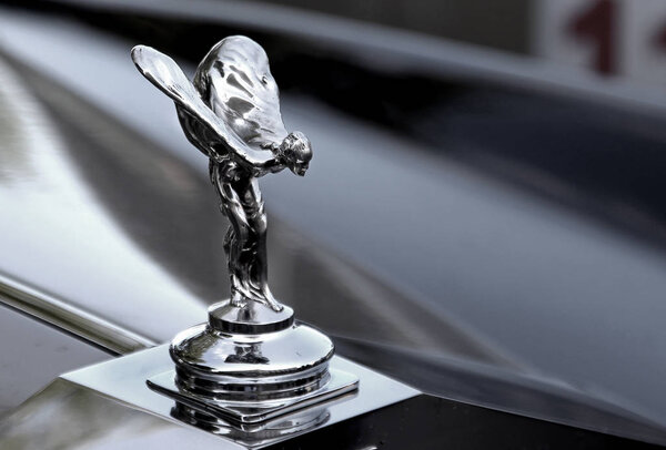 ОДЕССА, УКРАИНА - 10 июня 2011: Традиционная выставка восстановила легендарный роскошный ретро-автомобиль, лучшие образцы искусства во всем мире на Потемкинской лестнице 10 июня 2011 года в Одессе, Украина
.