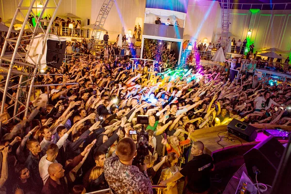 Odessa Ucrania Mayo 2014 Una Gran Multitud Personas Divierten Club — Foto de Stock