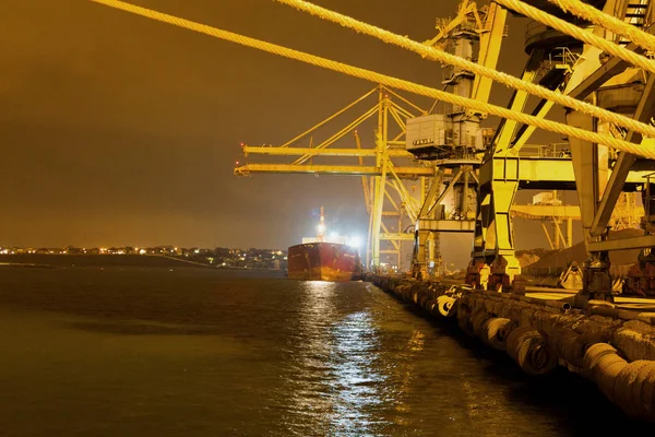 Odessa Kasım Konteynerler Içinde Iyichevck Seaport Denizcilik Gemi Üzerinde Gece — Stok fotoğraf