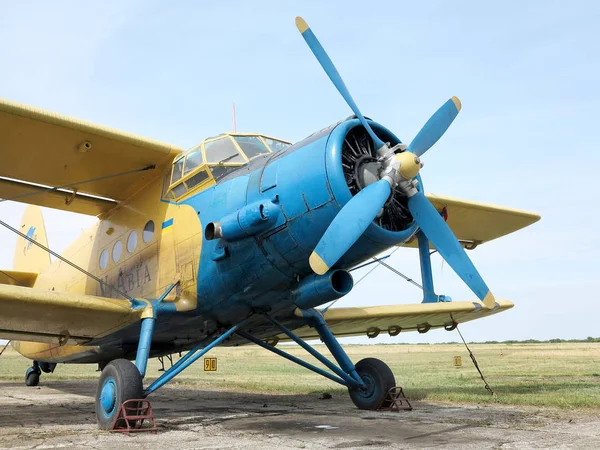 Odessa Ukrajna Június 2013 Fotó Régi Repülőgép Zöld Airfield — Stock Fotó