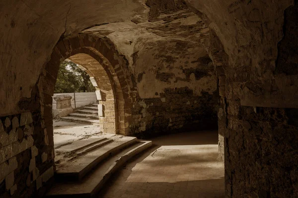 Vecchio Tunnel Abbandonato Una Cantina Sotterranea Ingresso Alle Catacombe Dungeon — Foto Stock