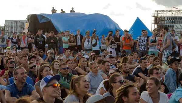오데사 우크라이나 2017 관중의 콘서트에서 보여줍니다 음악과 스포츠 해변의 모래에 — 스톡 사진