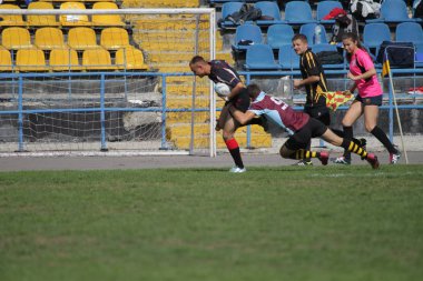 Odessa, Ukrayna - 29 Eylül 2018: Final Oyunları Şampiyonası Ukrayna'nın en güçlü takımları Rugby-7. Rugby topu alan üzerinde. Rugby topu için ağır mücadele sahip. Takım sporcular oyuncular sahada