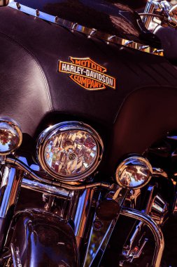 Odessa, Ukrayna 16 Ağustos 2017. Benzersiz motosiklet modellerinin benzersiz, efsanevi eski ve modern pahalı bisikleti otomatik toplayıcıları sergisinde geleneksel sergisinde gösterdi. Bisiklet gösterisi