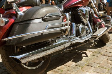 Odessa, Ukrayna 16 Ağustos 2017. Benzersiz motosiklet modellerinin benzersiz, efsanevi eski ve modern pahalı bisikleti otomatik toplayıcıları sergisinde geleneksel sergisinde gösterdi. Bisiklet gösterisi