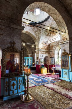 Odessa, Ukrayna: Saint Nicholas manastırda Izmail, antik tapınak, sunak, İkonostasisin ve güzel tarihi mimari kemerler, simgeler, freskleri, bas-reliefs doğal altın yaldız ışık, boyalı