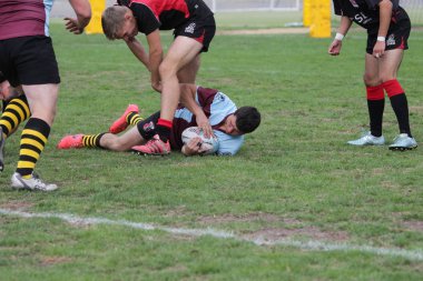 Odessa, Ukrayna - 29 Eylül 2018: Final Oyunları Şampiyonası Ukrayna'nın en güçlü takımları Rugby-7. Rugby topu alan üzerinde. Rugby topu için ağır mücadele sahip. Takım sporcular oyuncular sahada