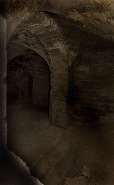 Bir yeraltı şarap mahzeni tünelde terk edilmiş bir. Yeraltı mezarlığı girişi. Zindan eski kalesine. Koyu evreleme için yaratıcı arka plan olarak. Antik zindan mistik iç