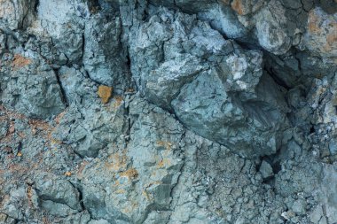 Mavi kil jeolojik birikintisi. Mavi kil nadir bulunan doğal bir kozmetiktir. Elmas depozitosunun bir işareti olan mavi kil elmas kimberlit boruyla ilişkilidir. Doğal jeolojik zenginlik