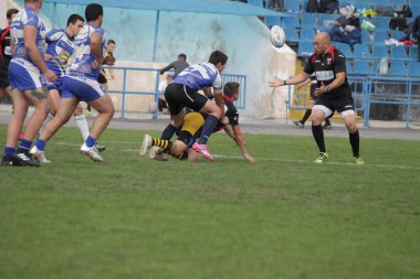 Odessa, Ukrayna - 29 Eylül 2018: Final Oyunları Şampiyonası Ukrayna'nın en güçlü takımları Rugby-7. Rugby topu alan üzerinde. Rugby topu için ağır mücadele sahip. Takım sporcular oyuncular sahada