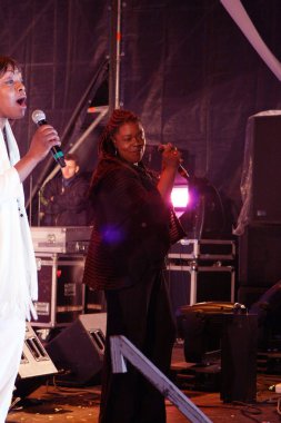 Odessa, Ukrayna - 1 Nisan 2008: Performans rock, caz, bir aptal gün, Odessa mizah için Grup Erüpsiyonu açık bir konserde pop. Rock grubu Erüpsiyonu 80 90'ların müzik Festivali'nde gerçekleştirir.