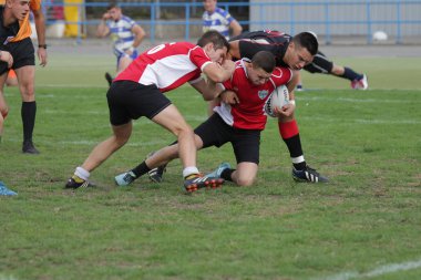 Odessa, Ukrayna - 29 Eylül 2018: Final Oyunları Şampiyonası Ukrayna'nın en güçlü takımları Rugby-7. Rugby topu alan üzerinde. Rugby topu için ağır mücadele sahip. Takım sporcular oyuncular sahada