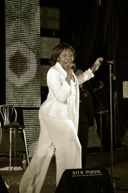 Odessa, Ukrayna - 1 Nisan 2008: Performans rock, caz, bir aptal gün, Odessa mizah için Grup Erüpsiyonu açık bir konserde pop. Rock grubu Erüpsiyonu 80 90'ların müzik Festivali'nde gerçekleştirir.