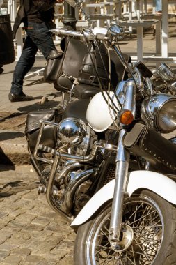 Odessa, Ukrayna 16 Ağustos 2017. Benzersiz motosiklet modellerinin benzersiz, efsanevi eski ve modern pahalı bisikleti otomatik toplayıcıları sergisinde geleneksel sergisinde gösterdi. Bisiklet gösterisi