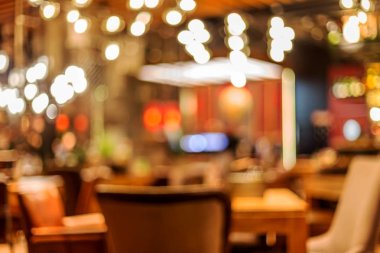 Küçük bir restoranın içi bulanık bir arka plan. Bokeh Kafe 'nin içini sıcak koyu renklerle bulanıklaştırmış. Yaratıcı moda tasarımı için arka plan olarak.
