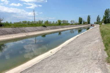 Sulama kanalları Crimea'da, 2015 Kuru. Ukrayna su Crimea kaynağı kapattı. Kuraklık. Tarımda çevre felaketi. Devlet terörü.