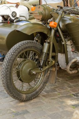 Odessa, Ukrayna 16 Ağustos 2017. Benzersiz motosiklet modellerinin benzersiz, efsanevi eski ve modern pahalı bisikleti otomatik toplayıcıları sergisinde geleneksel sergisinde gösterdi. Bisiklet gösterisi