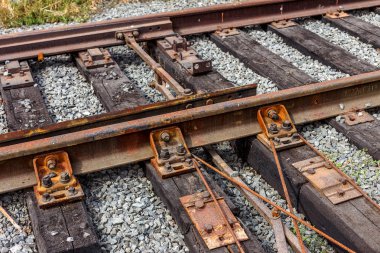 Tren. Ukrayna'nın Demiryolları nodal Kavşağı. Demiryolu ulaşım altyapısı. Kriz sırasında Ray üzerinde lojistik yük azaltılmış.