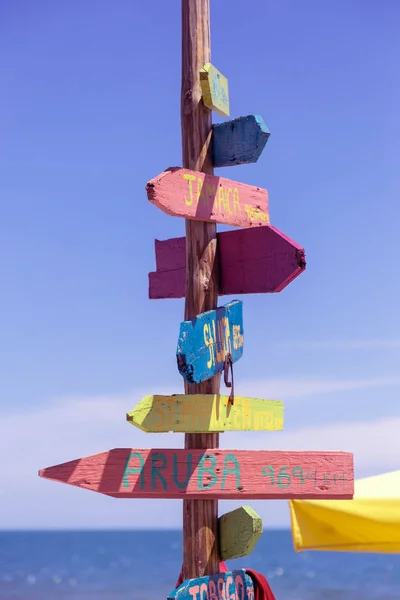 Señal Madera Playa Varna Bulgaria Con Punteros Del Nombre Distancia — Foto de Stock