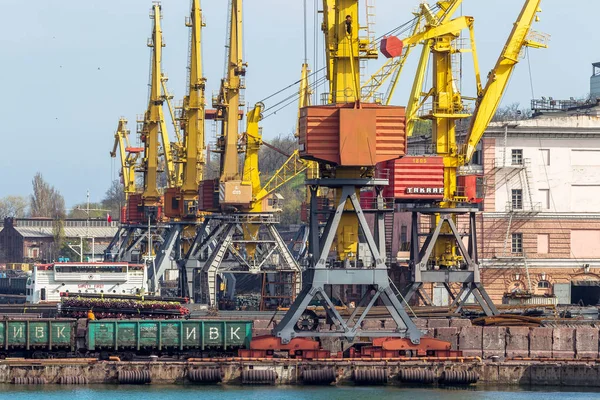Odessa Ukraine Abril Guindastes Industriais Grande Porte Porto Portuário Porto — Fotografia de Stock