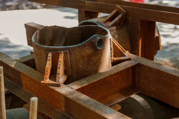 Fragmenten Van Oude Grote Waterleidingen Vele Jaren Van Werking Werd — Stockfoto