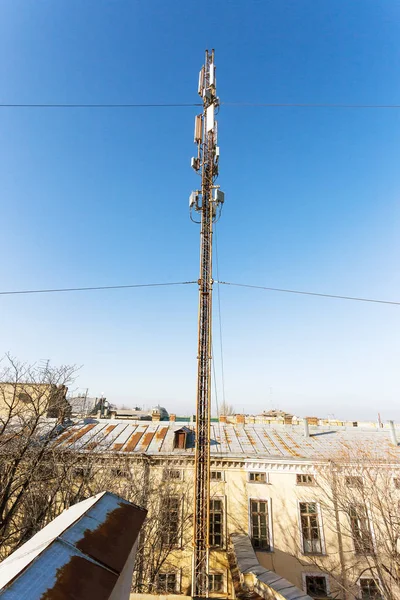 Netwerk Repeaters Van Telecommunicatie Basisstations Dak Van Gebouw Een Antenne — Stockfoto