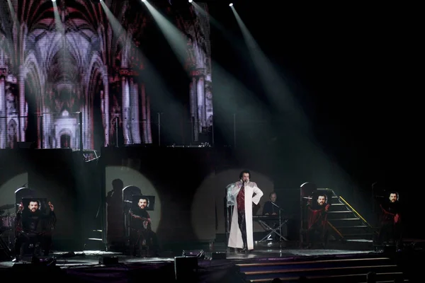 乌克兰奥德萨 2012年4月17日 流行音乐音乐会标志性的俄罗斯歌手菲利普 柯科罗夫在奥德萨 明亮多彩的灯光和戏剧表演与满屋 — 图库照片