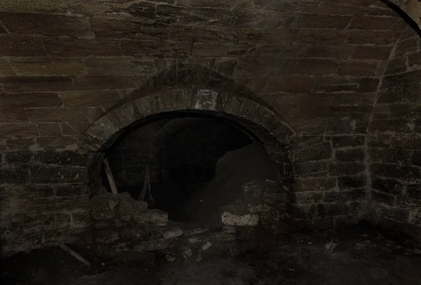 Stary Opuszczony Tunel Piwnicy Wejście Katakumb Stara Twierdza Kamienia Lochu — Zdjęcie stockowe