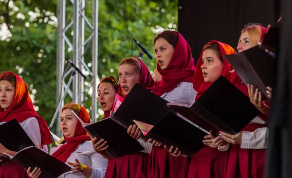 Odessa Ukraina Lipca 2018 Chór Wykonuje Teatrze Letnim Przed Rodziców — Zdjęcie stockowe