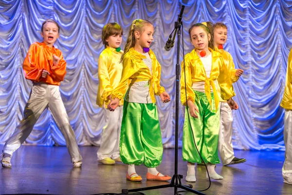 Odessa Ucraina Dicembre 2015 Gruppi Musicali Bambini Che Cantano Ballano — Foto Stock