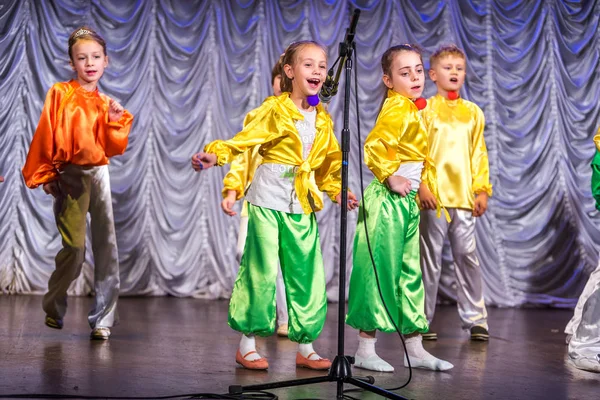 Odessa Ucraina Dicembre 2015 Gruppi Musicali Bambini Che Cantano Ballano — Foto Stock